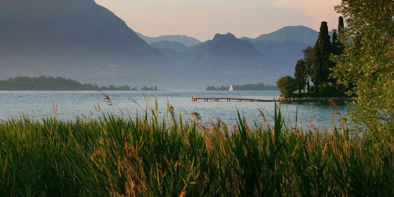 从硅片到系统：揭秘集成电路设计全流程与五大优化策略